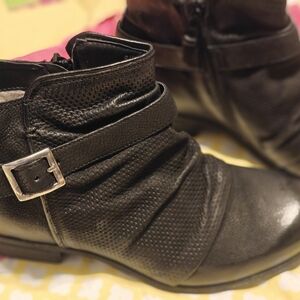 Miz Mooz Suzy Ankle Buckle Boots 40 EUR Wide  9 -9.5 US Black New W/Tag Leather